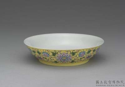 图片[2]-Dish with lotus in yellow ground of falangcai painted enamels, Qing dynasty, Yongzheng reign (1723-1735)-China Archive